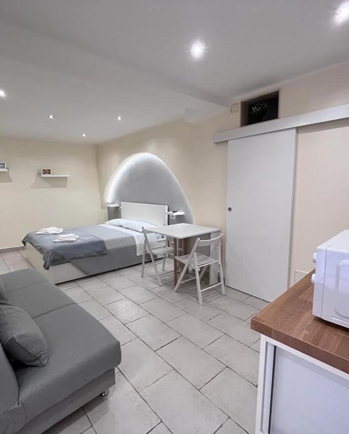 Al Rifugio Di Rosmy Apartment Bari Bagian luar foto