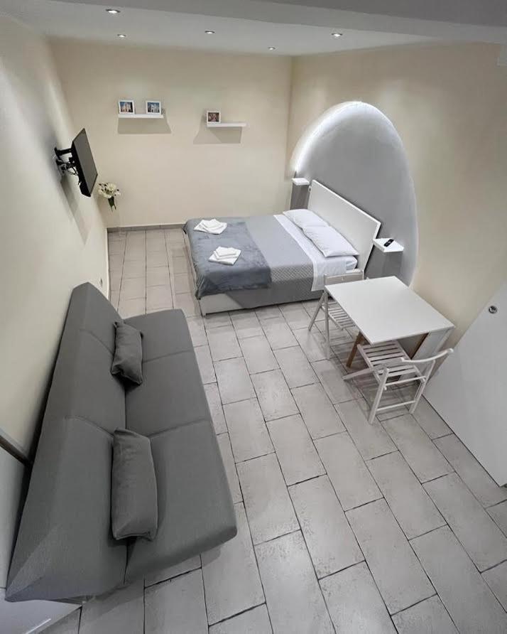 Al Rifugio Di Rosmy Apartment Bari Bagian luar foto